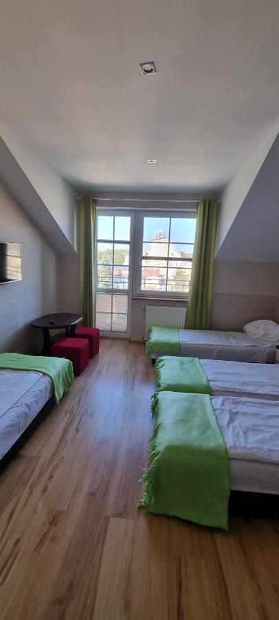 Vierbettzimmer mit Balkon