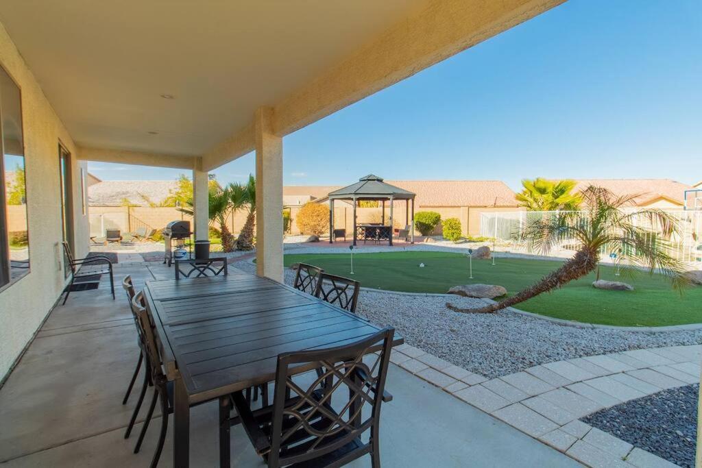 Luxurious Casa Grande Family Retreat: 5 Bedrooms, Heated Salt water Pool, Mini Golf, and More! Ideal for Groups and Making Lasting Memories. - Chambres d’hôtes