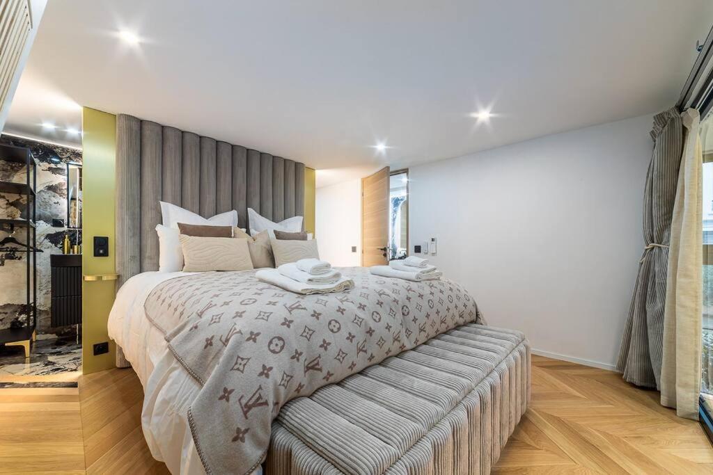 B Luxe Triplex, Cinema Near Place des Vosges AC - Ferienwohnung