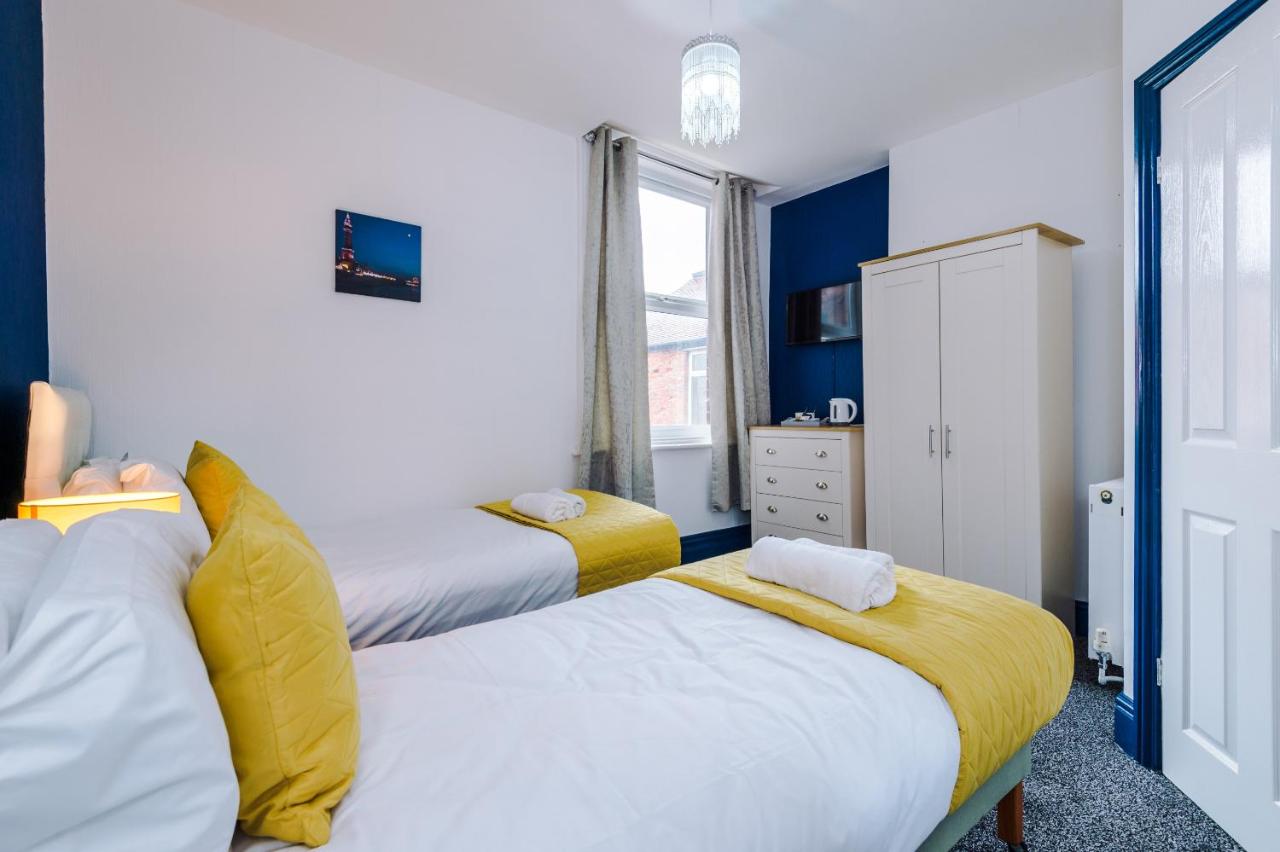 Twin Room with Bathroom