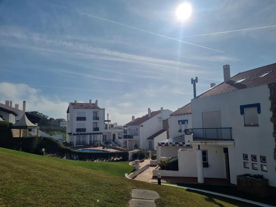 T2 com piscina e vista mar - B&B