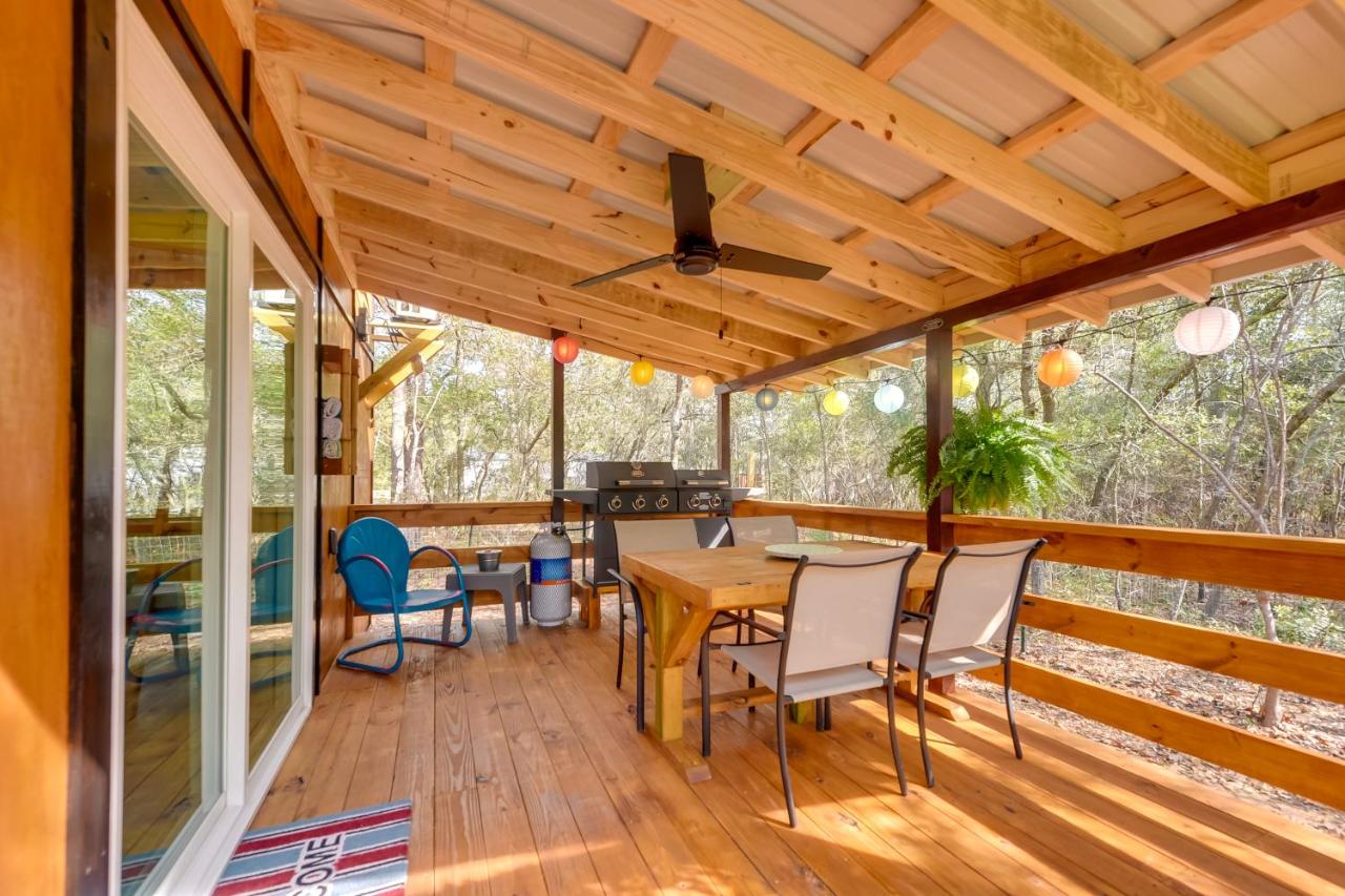 B&B Supply - Cabin with Deck and Fire Pit 2 Mi to Holden Beach! - Bed and Breakfast Supply
