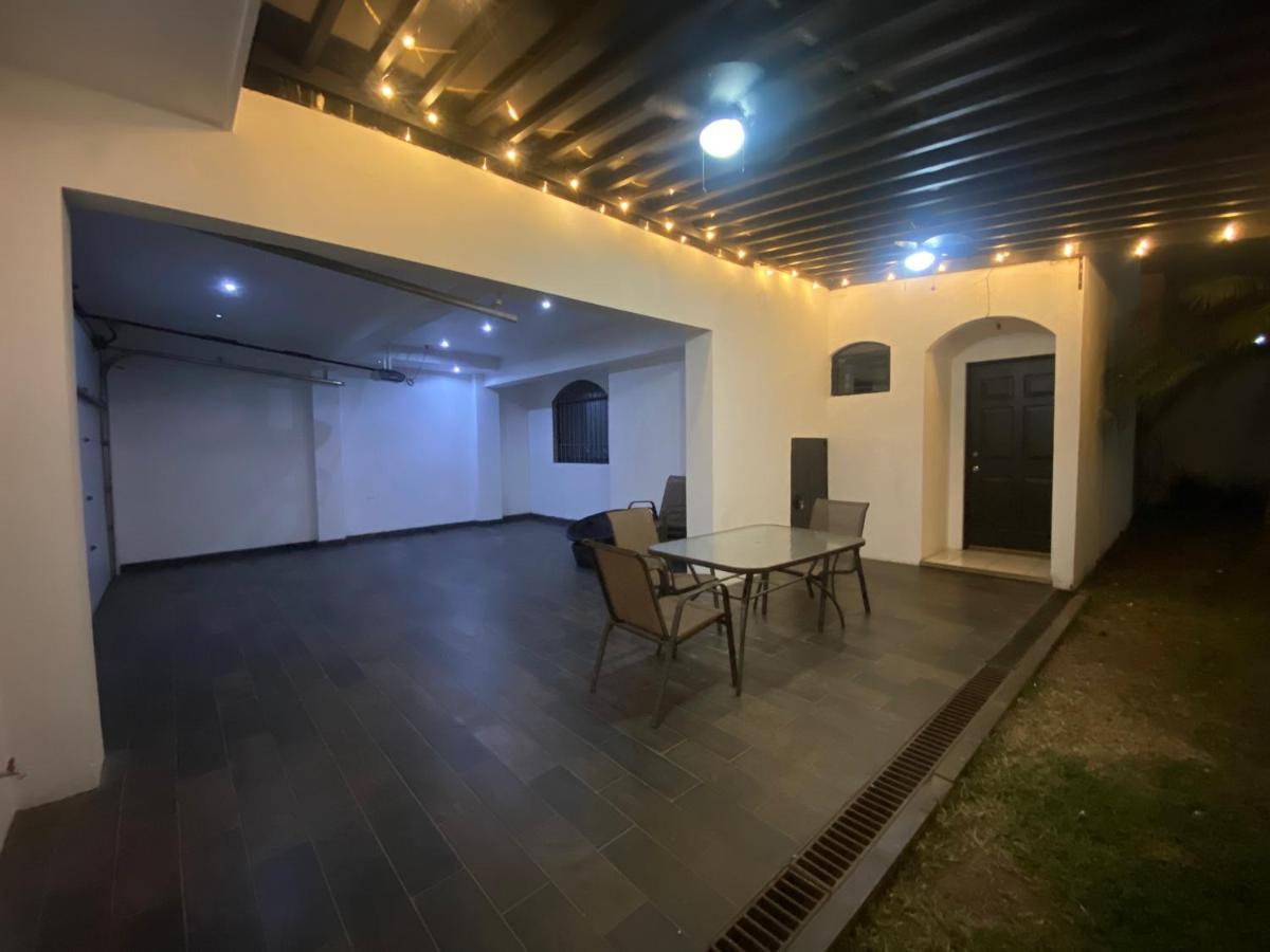 HERMOSA CASA PRIVADA EN FRACC VALLE VERDE, AL SUR DE LA CIUDAD. - B&B