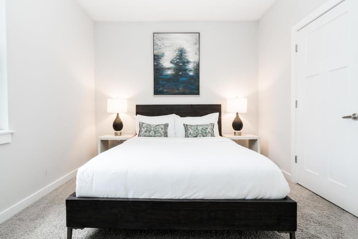 CozySuites Music Row Stunning 2BR -free parking 05 - Ferienwohnung