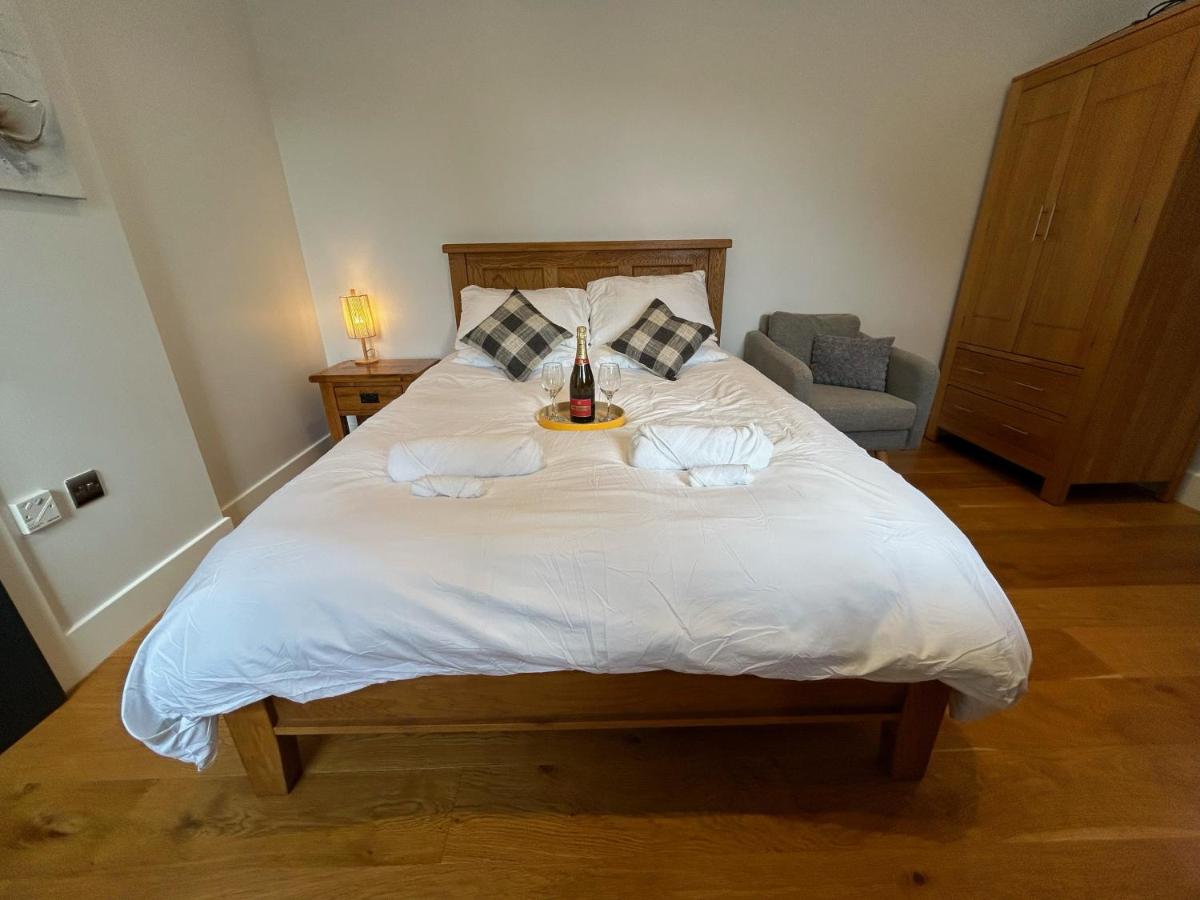 B&B Salisbury - NEW King Bed Romantic Cabin - Must See Landscapes - Bed and Breakfast Salisbury