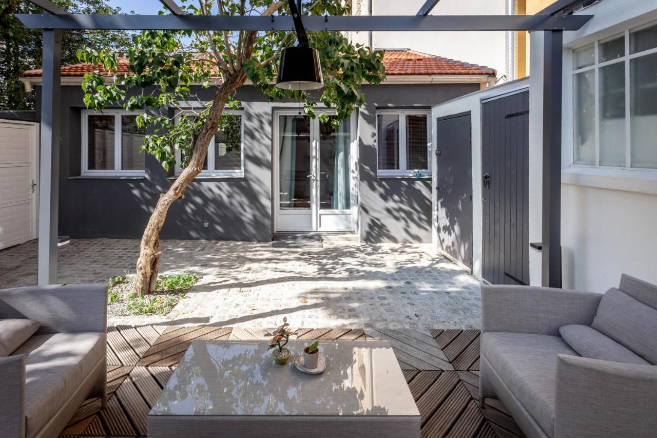 Lovely little house with private garden in Paris - Ferienwohnung