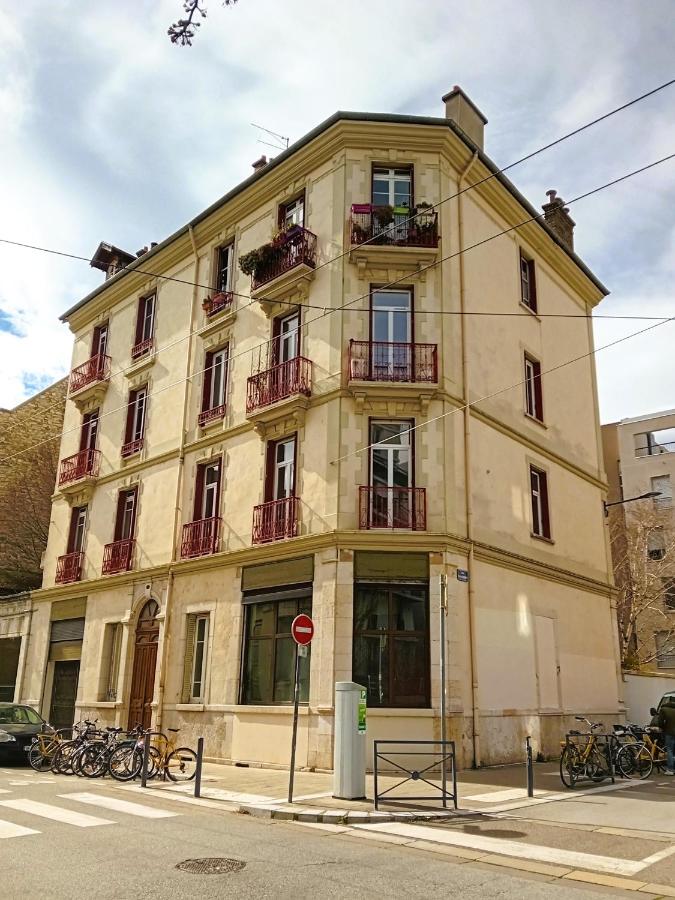 101 - Appart rénové avec 1 chambre spacieuse - Tram et Clinique Mutualiste à 1 min - Chambres d’hôtes