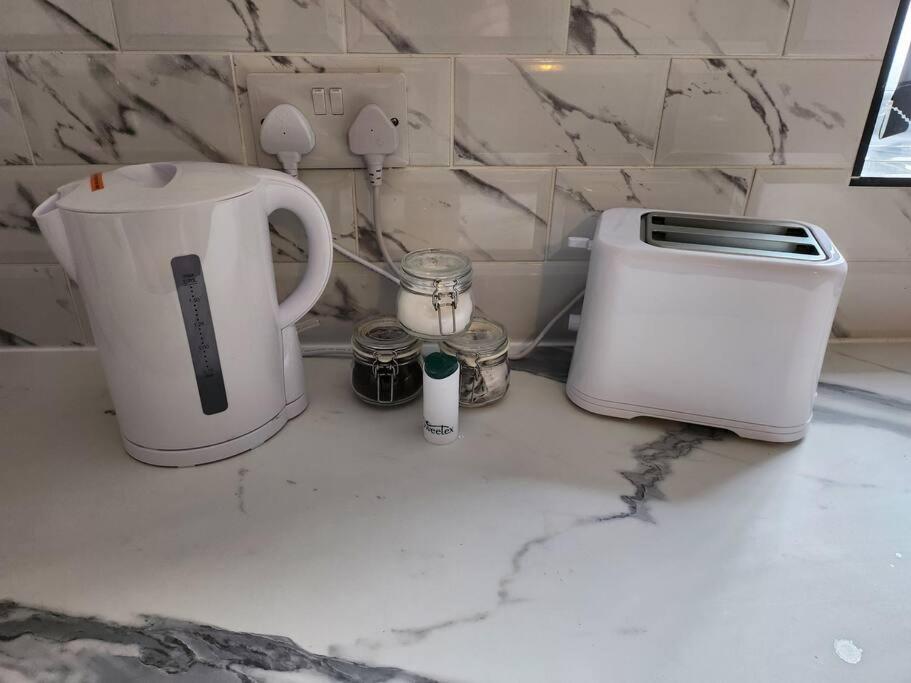 ApartHotel Flat 8 - 10 min to centre by Property Promise - B&B Cardiff