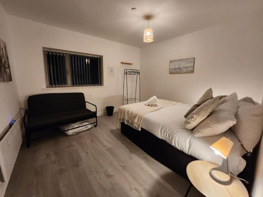 ApartHotel Flat 8 - 10 min to centre by Property Promise - B&B Cardiff