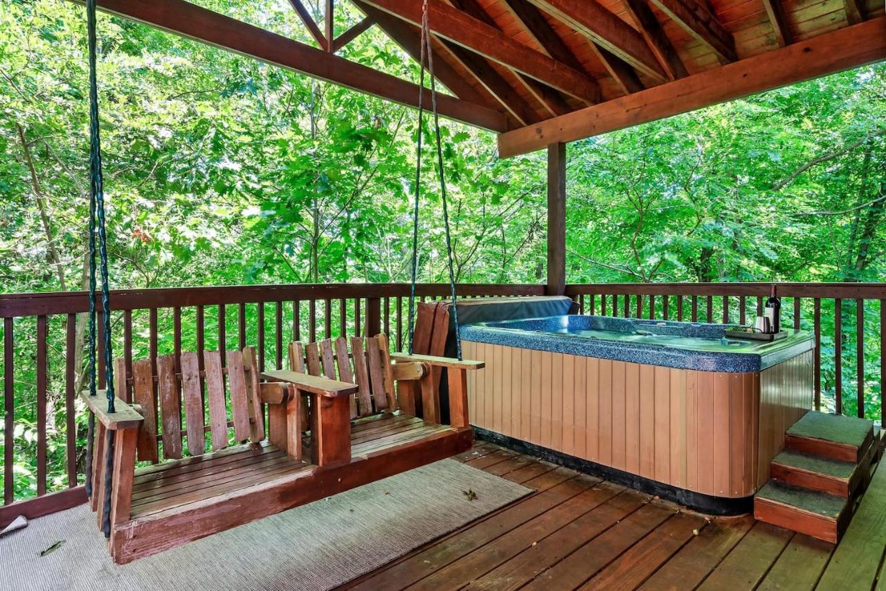 B&B Sevierville - Yurt I Game Room Hot Tub I Sleeps 8 I 2br,2ba - Bed and Breakfast Sevierville