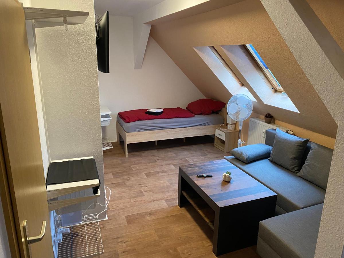 B&B Plauen - FeWo WIEKO Plauen Leibnizstr. H3, DG links - Bed and Breakfast Plauen