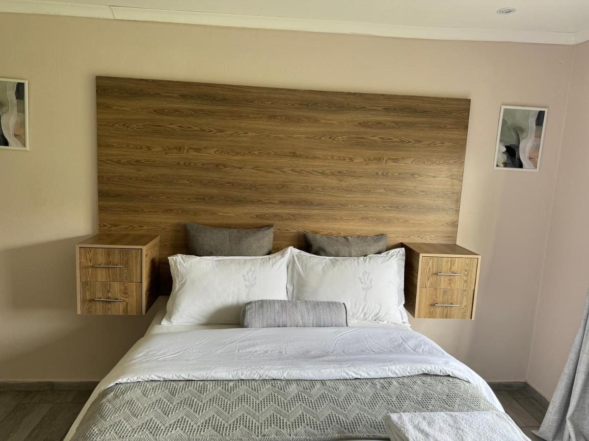 Zari on Vaal Country Lodge - B&B