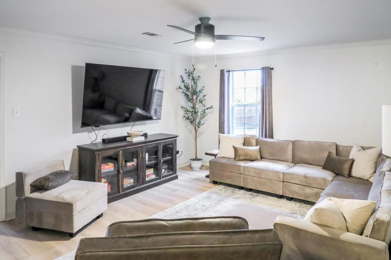 Lake Hamilton Carriage House 5BR; 3.5BA Sleeps 17! - Chambres d'hôtes Hot Springs