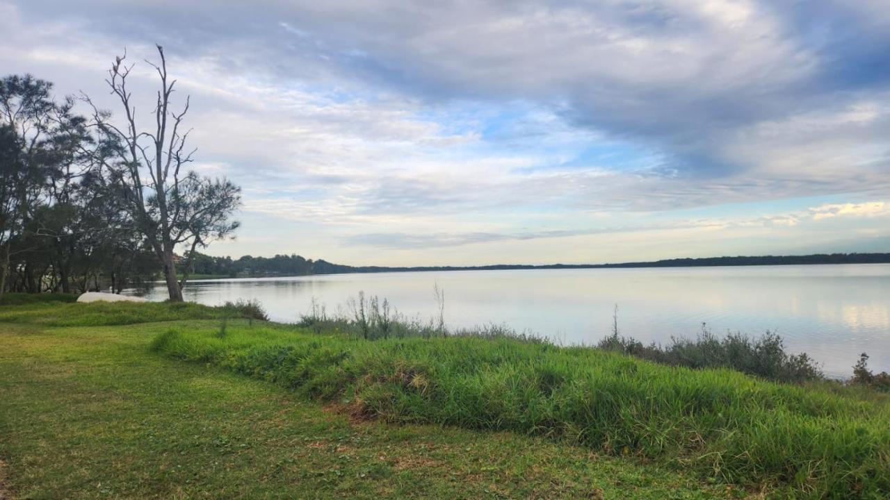 The Swan Lakehouse, on Budgewoi Lake - B&B