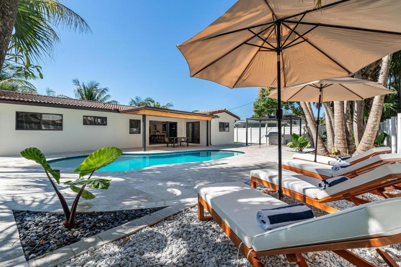B&B Boca de Ratones - New Luxury Home in Boca Raton with Heated Pool - Bed and Breakfast Boca de Ratones