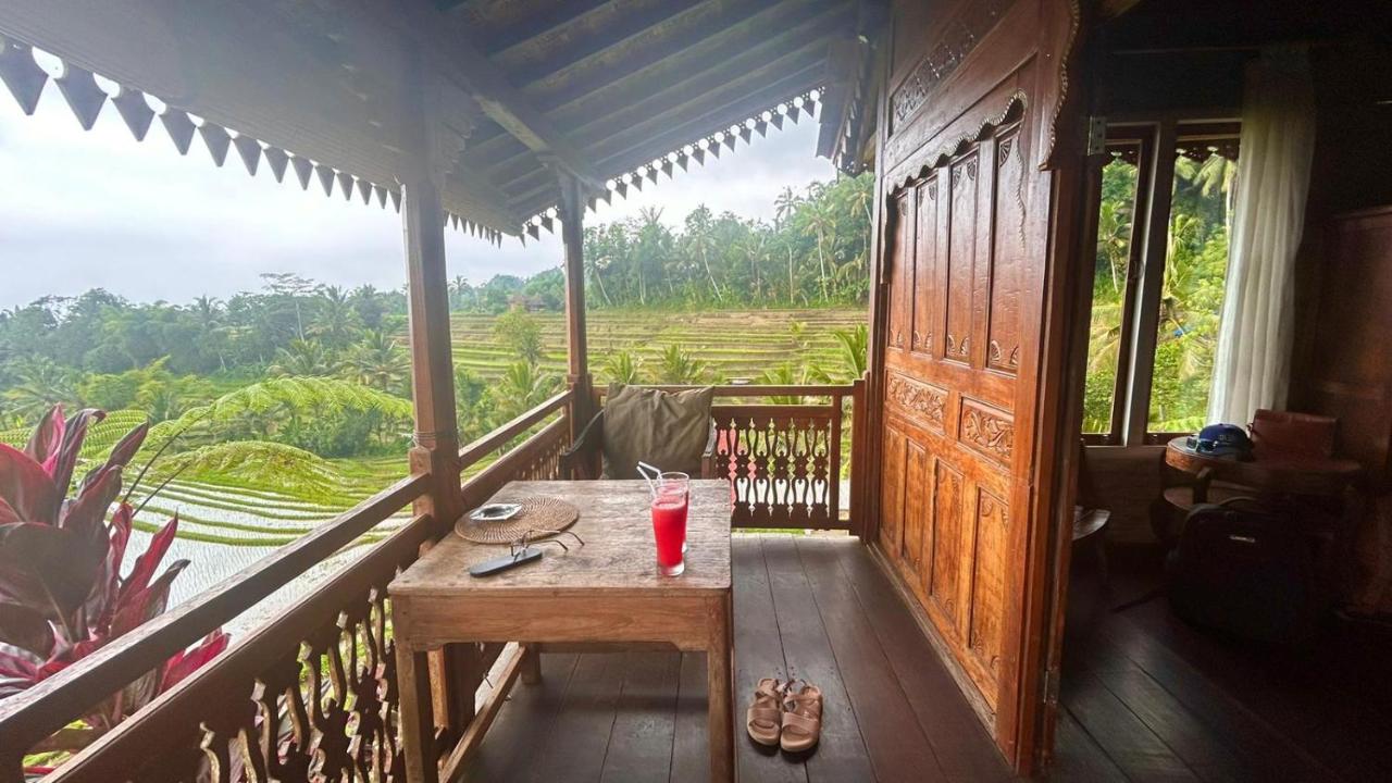 Bungalow with Garden View