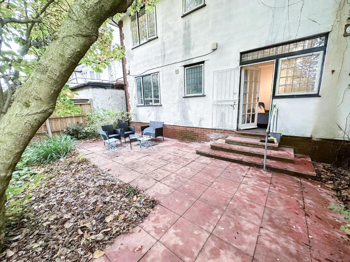 Cosy Apartments Near Hampstead Heath With Free On-Site Parking & Private Gardens, Golders Green - B&B Londra