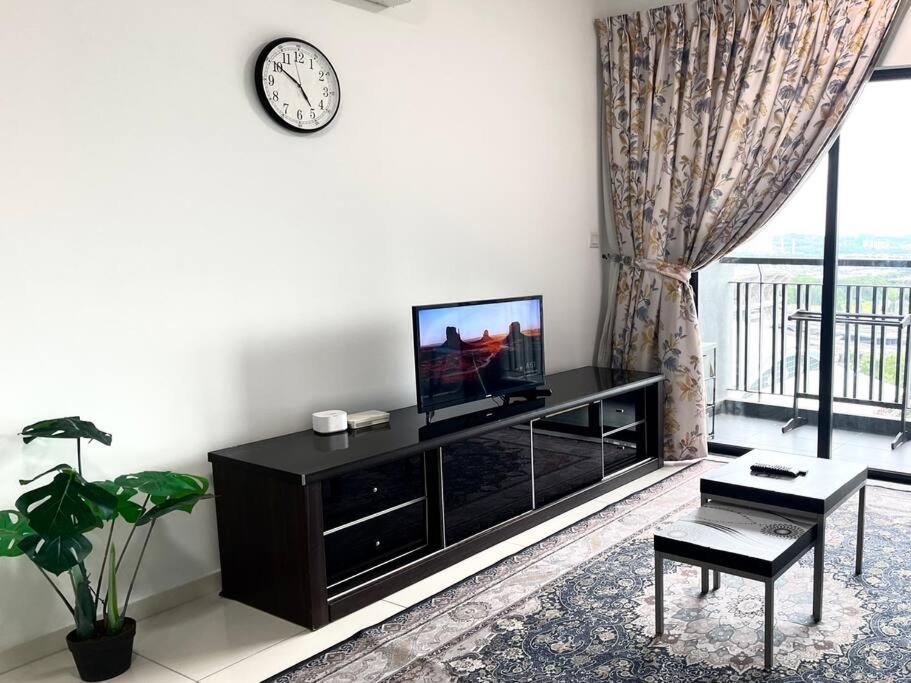 B&B Shah Alam - Emira 2 Bedroom Digital Lock Suite 300mpbs WiFi Netflix - Bed and Breakfast Shah Alam