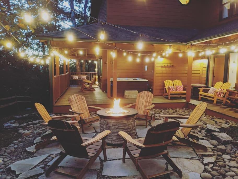 B&B Gatlinburg - Black Bear BnB ~ Game Room ~ Hot Tub ~ Firepit - Bed and Breakfast Gatlinburg