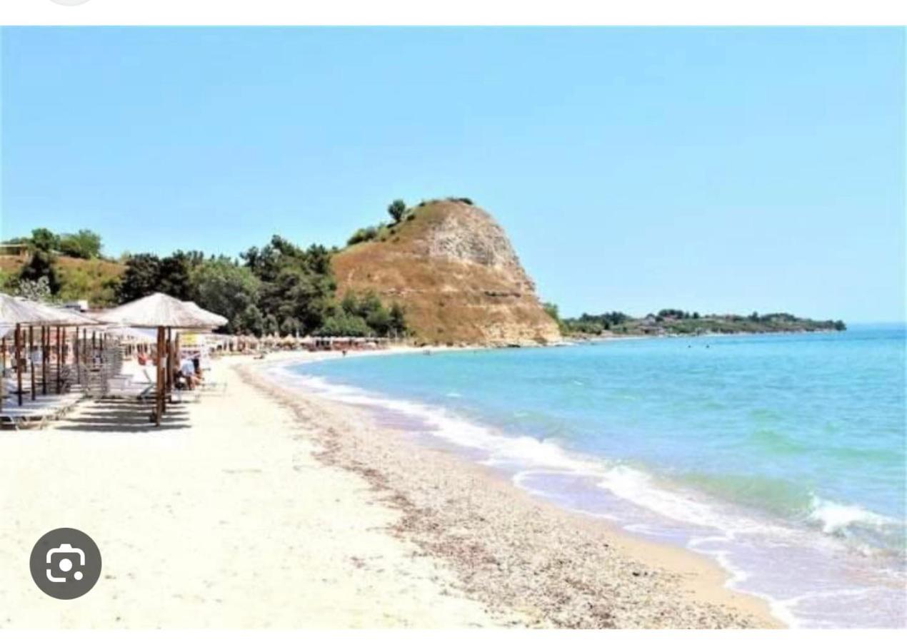 Beachfront Villa Athina - B&B