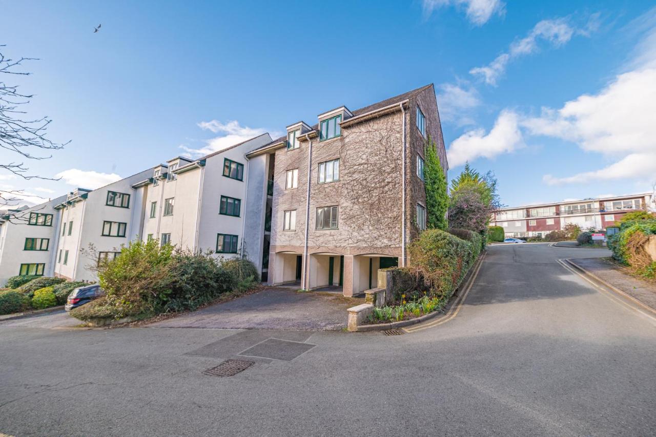 Two minute walk from the World of Beatrix Potter, apartment with parking - B&B Bowness-on-Windermere