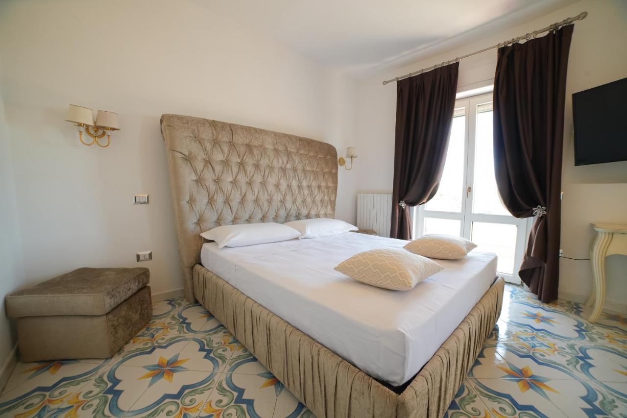Deluxe Suite with Spa Bath