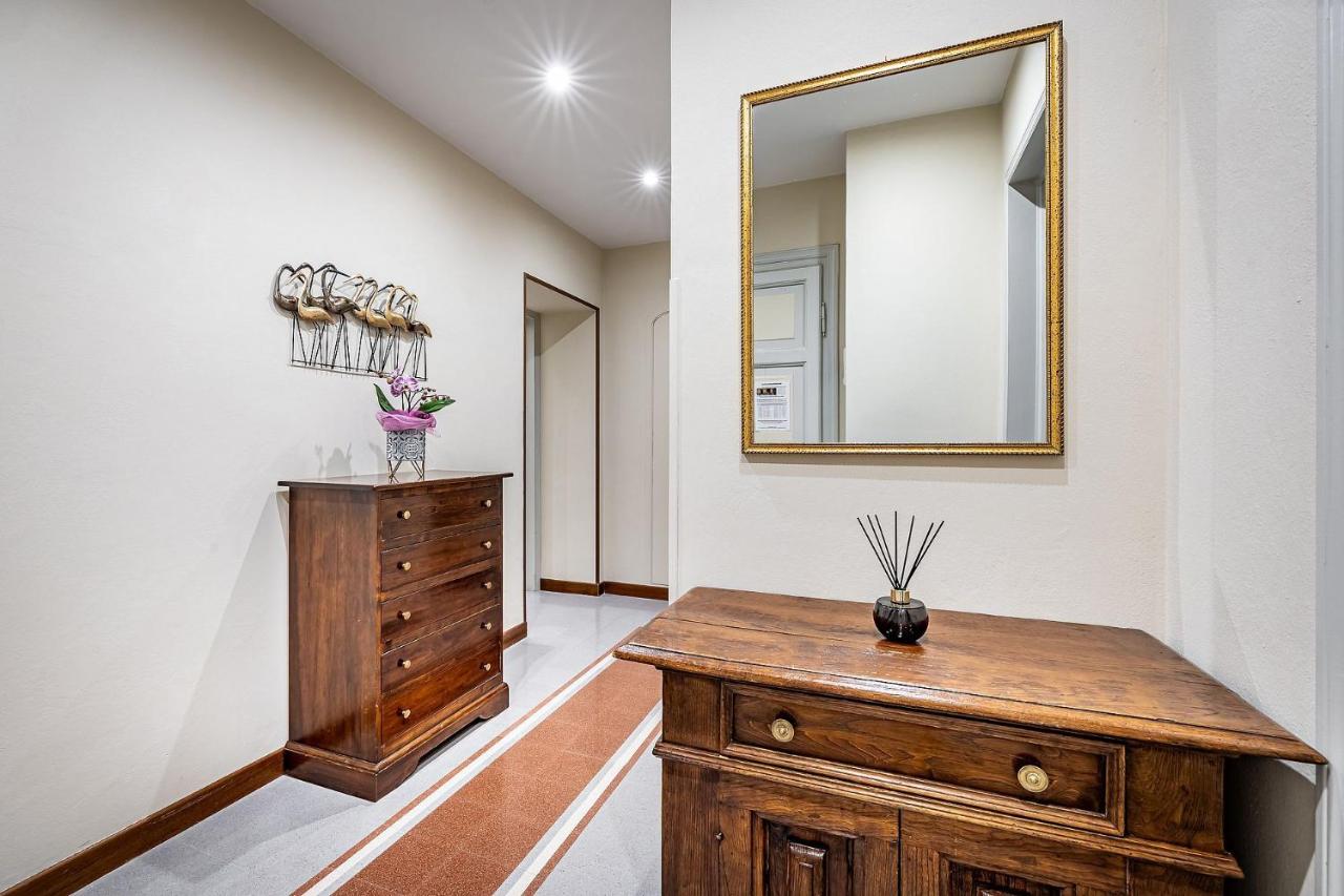 THREE APARTMENTS Via Roma - Bed and Breakfast Florence
