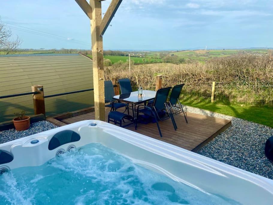 Secluded Luxury Pod with Hot Tub - Chambres d’hôtes