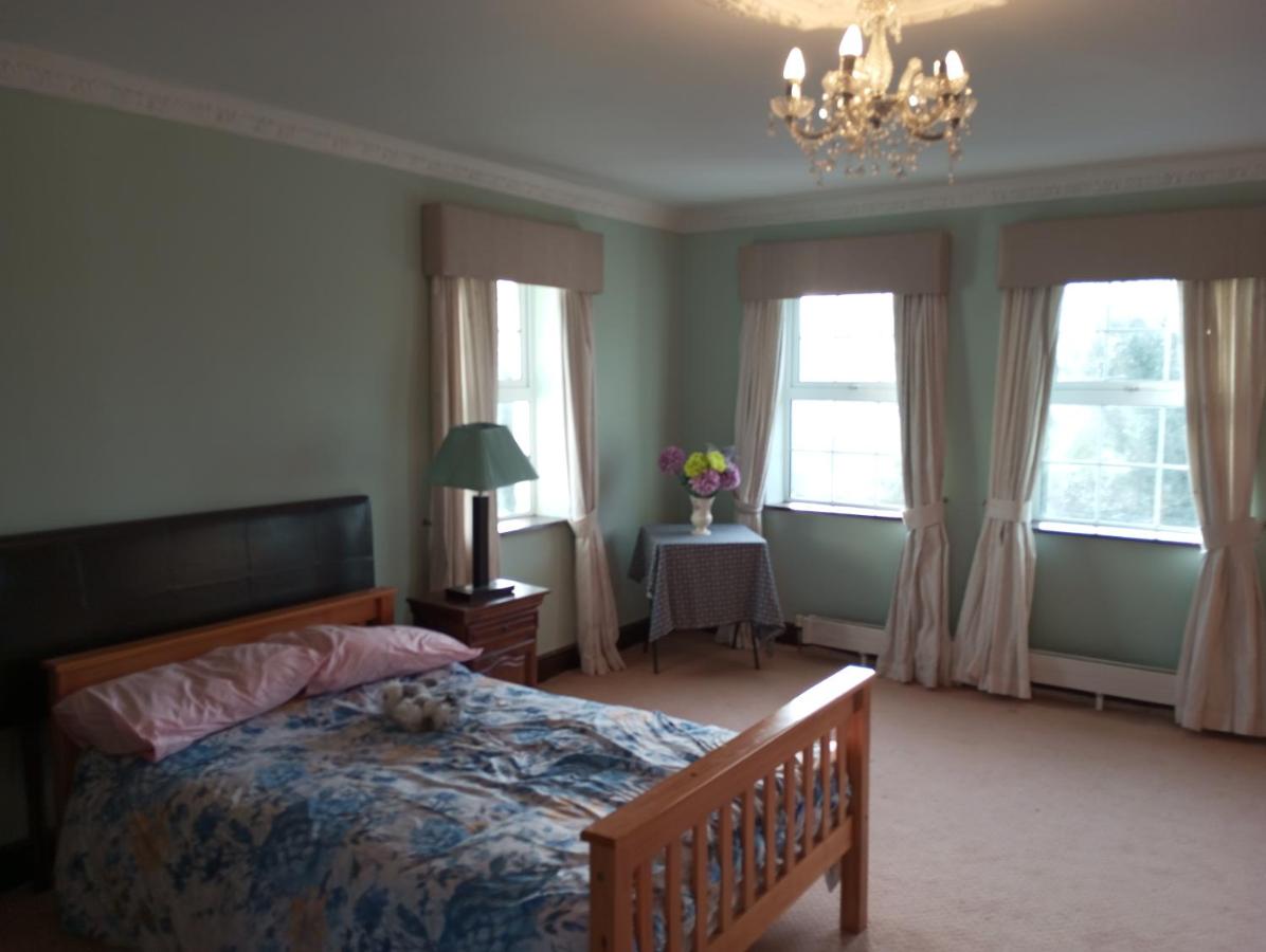 B&B Kinnegad - Hardwood Hall - Bed and Breakfast Kinnegad