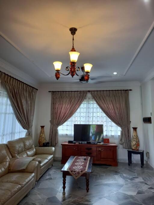 2 Bedrooms Villa With Private pool at port dickson - B&B Port Dickson