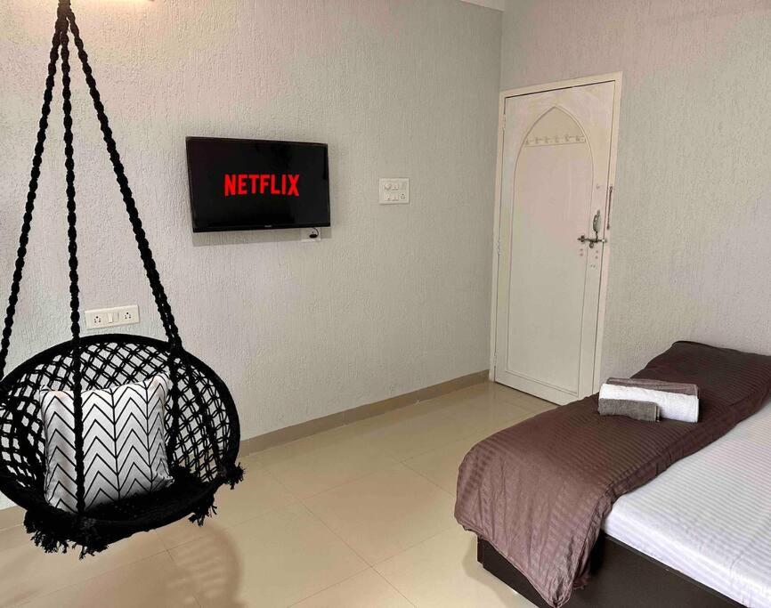 The Swing: Private Studio Room in Koregaon Park - B&B