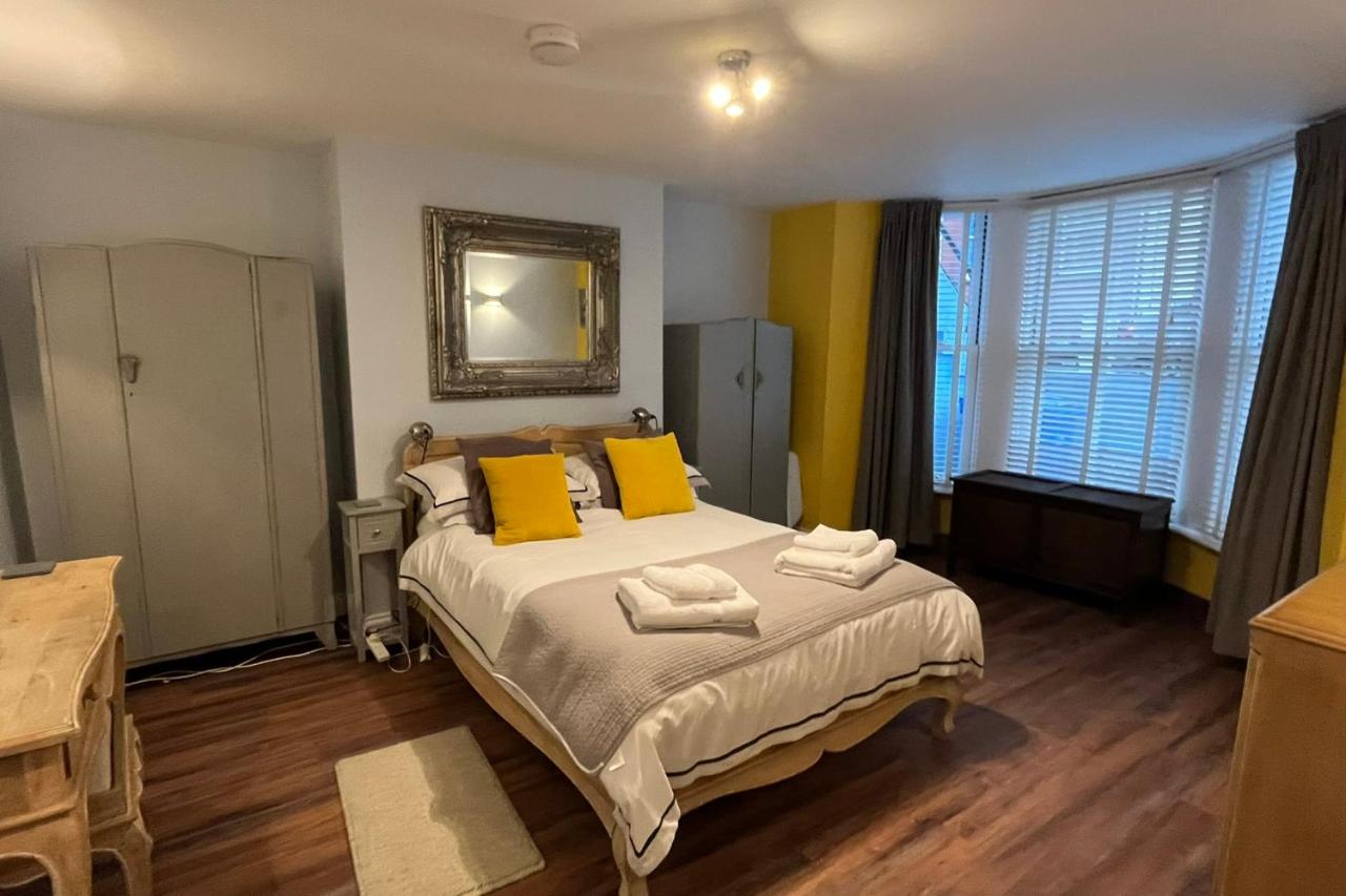 Seaside Hideaway - Free Onstreet Parking - B&B