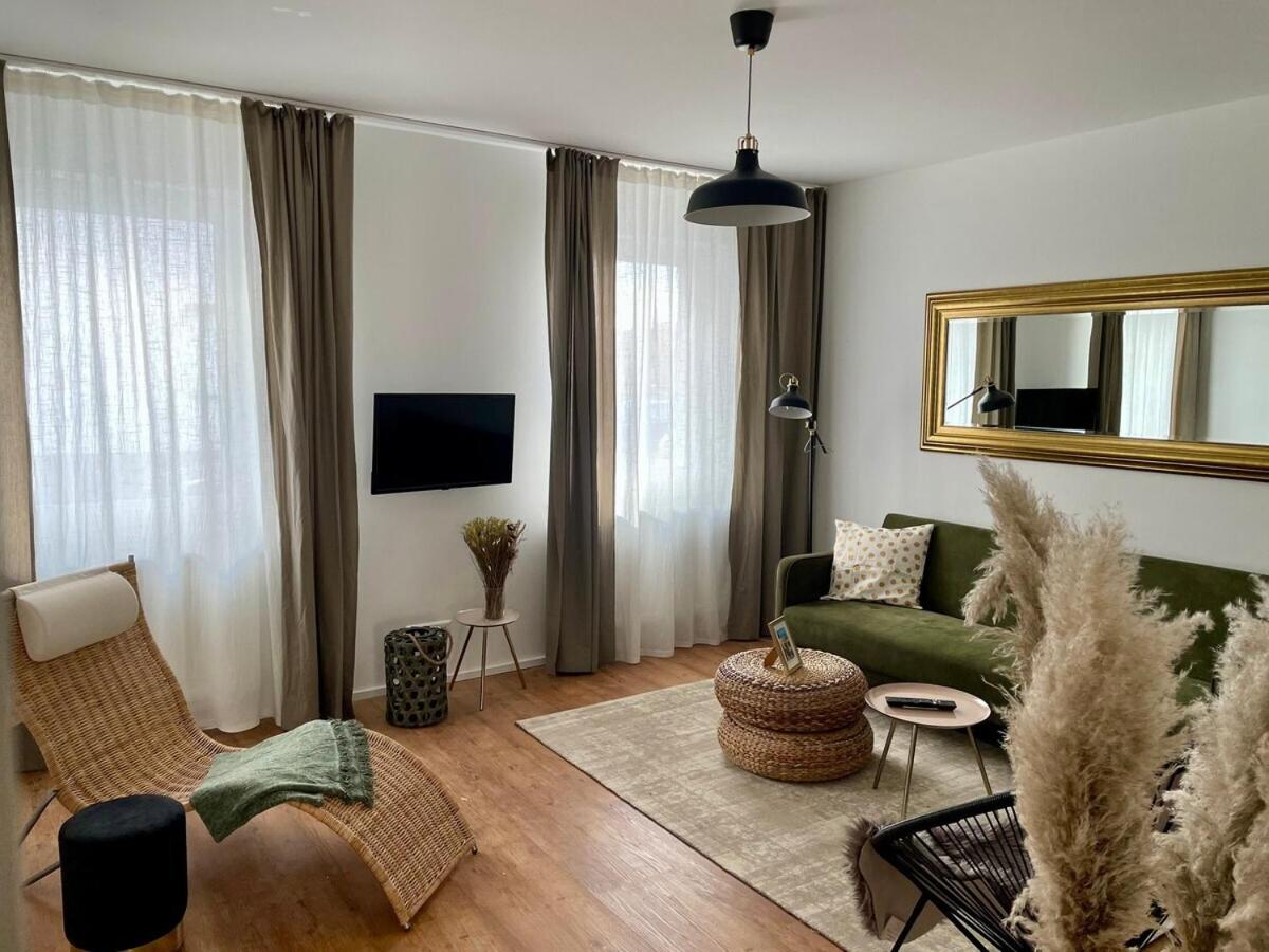 B&B Eisenach - discovAIR Eisenach - 3-Zi- Apartment Matteo- Schwimmbad-Nah mit Netflix - Bed and Breakfast Eisenach