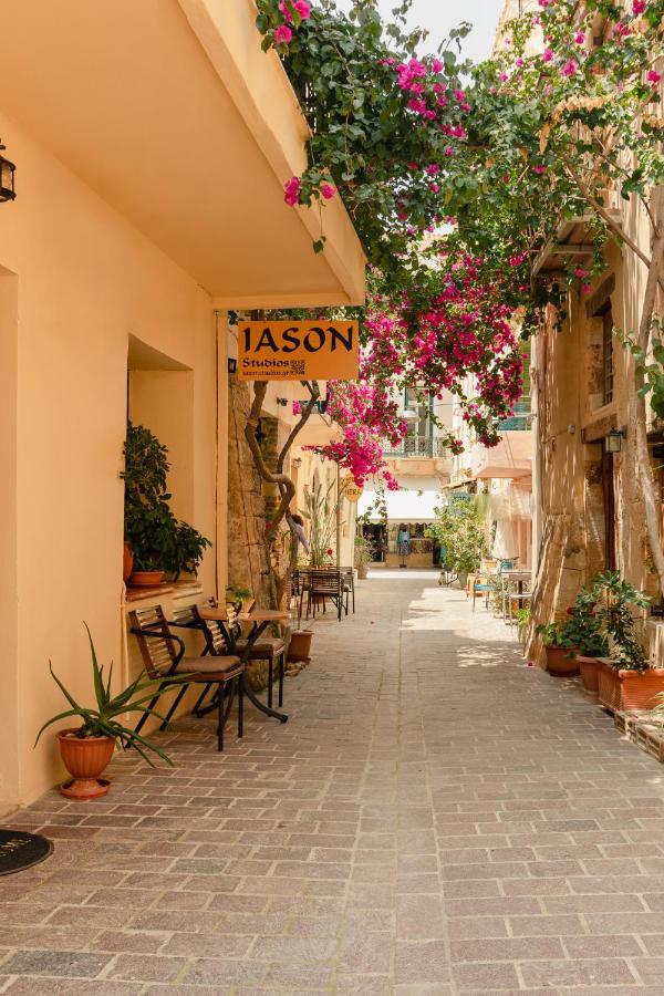 Iason Studios - B&B Chionáto