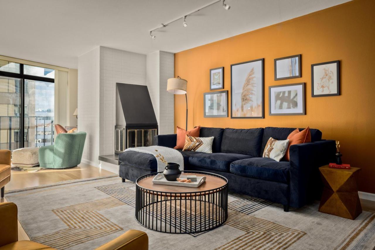Urban Gallery Loft - King Bed - Larimer Square - B&B