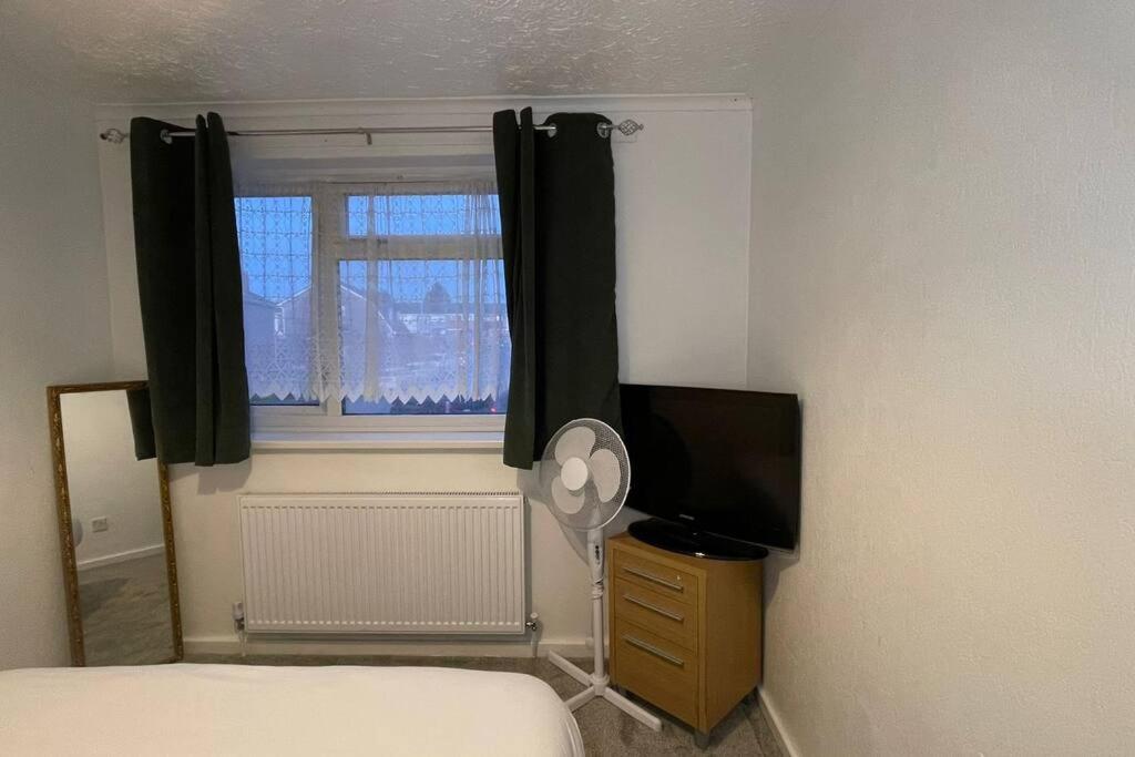 M6 Jct 10, 2 Bed House Wolverhampton-Walsall - B&B Willenhall