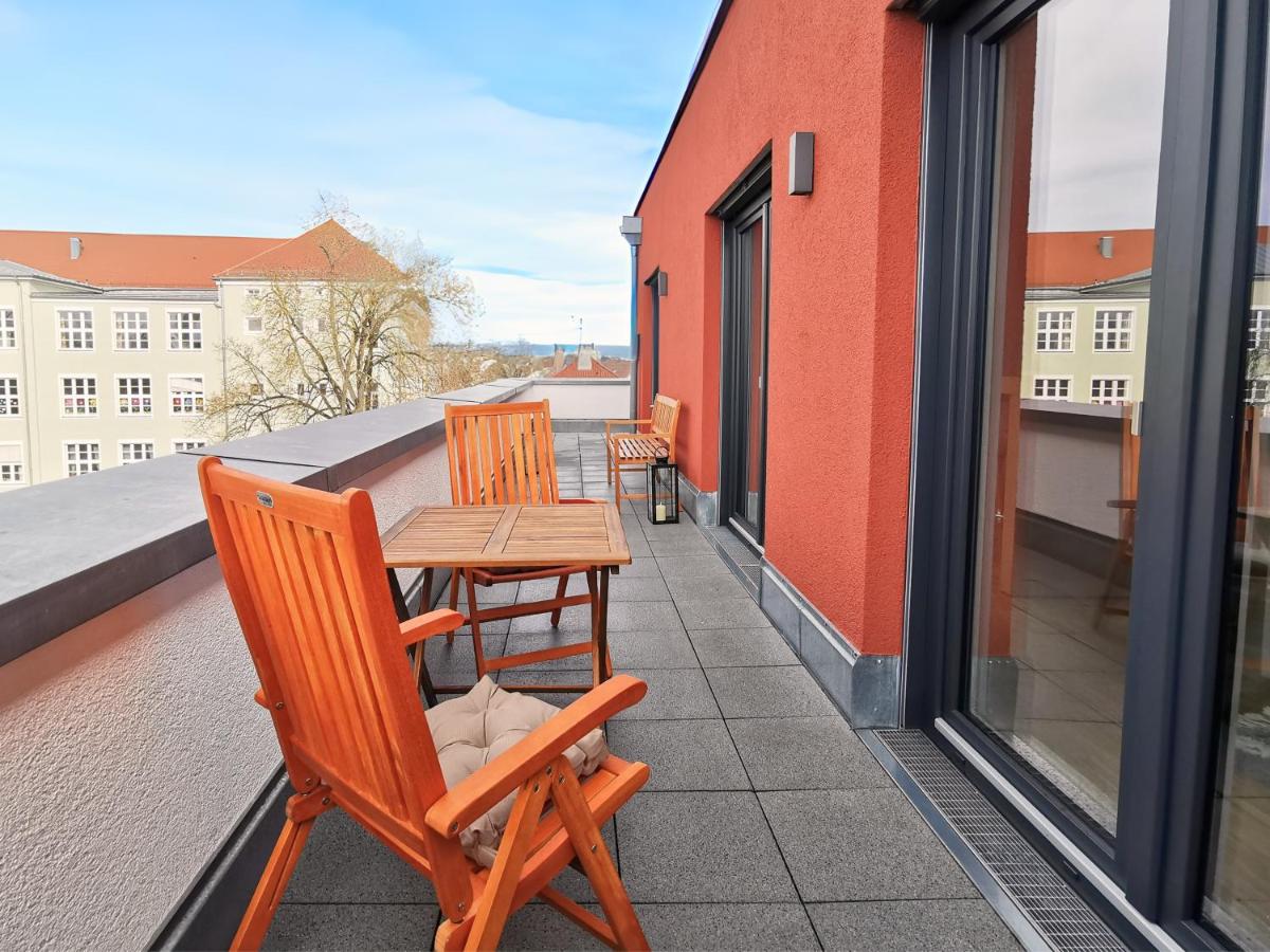 B&B Straubing - Fynbos City Penthouse, Dachterrasse, Design-Küche, Parkplatz - Bed and Breakfast Straubing