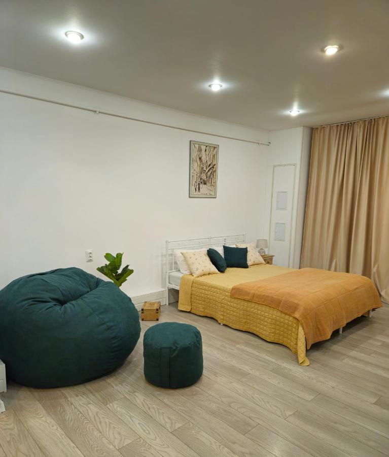 B&B Craiova - The Bohemian Connection, scaun masaj, ceai, cafea, apa filtru, apartament central, regim hotel - Bed and Breakfast Craiova