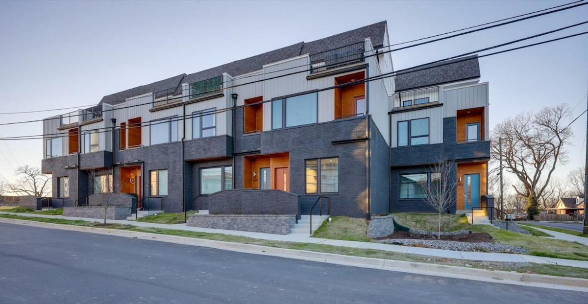 New Lux Townhome 6 mins to DT Rooftop Sleeps 12 - B&B Nashville