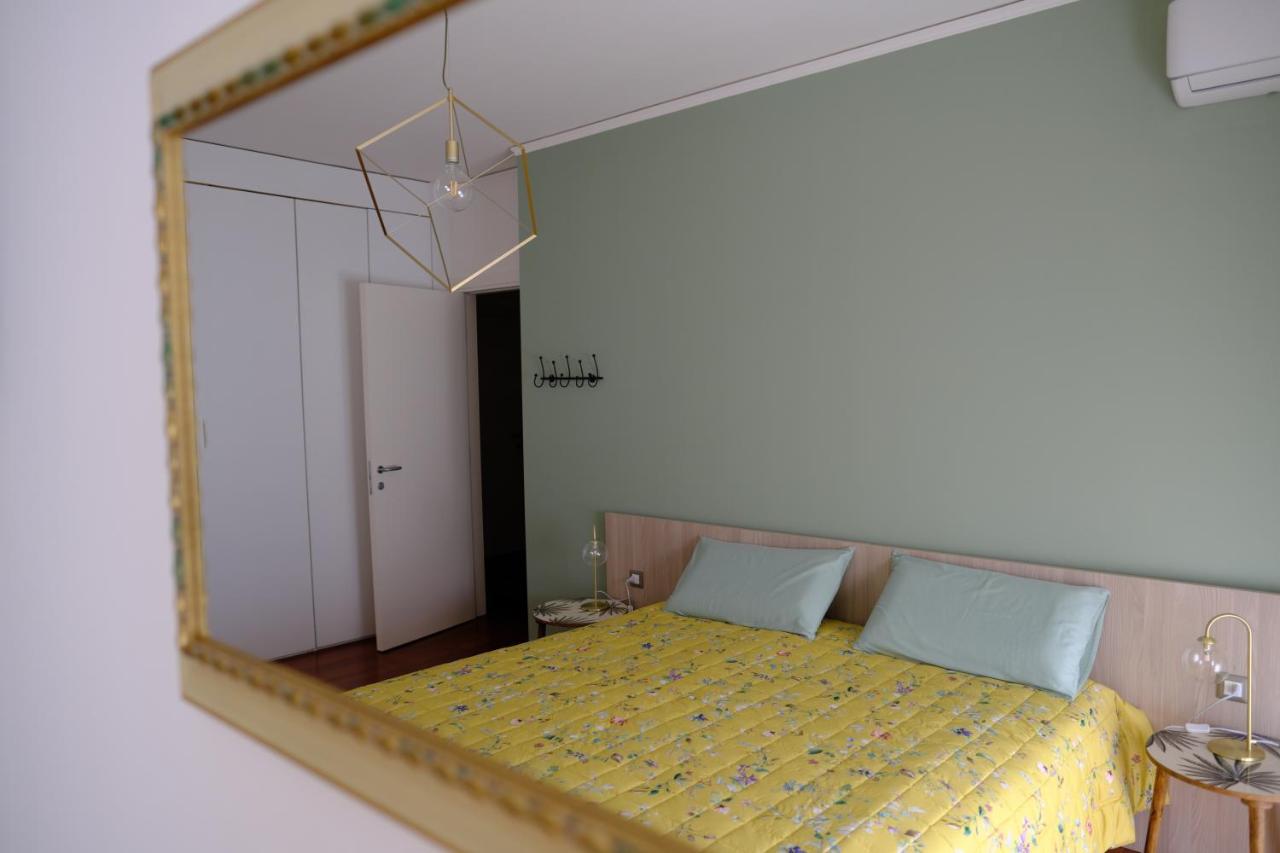 Doppel-/Zweibettzimmer mit Balkon