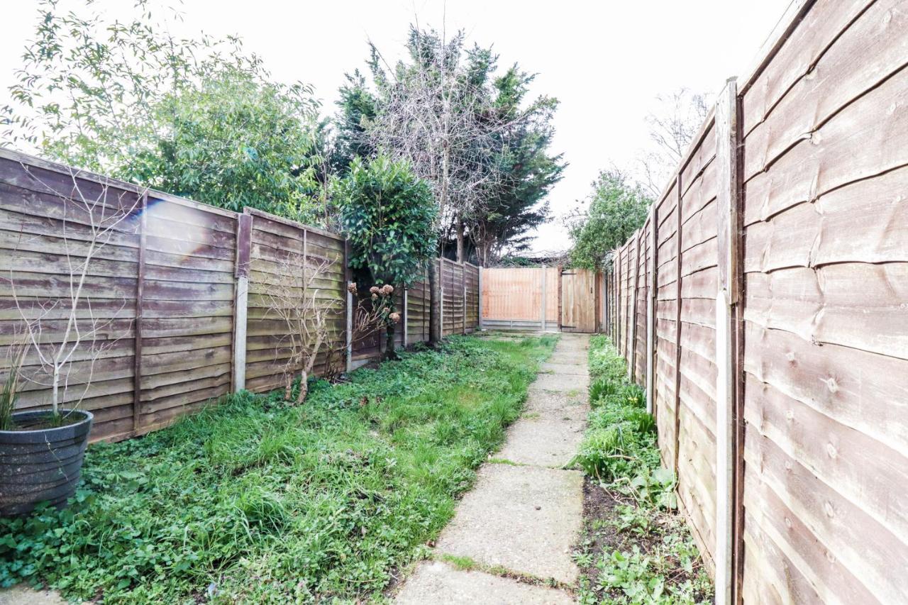 3-Bed Stylish Contractor Property! Free WiFi - Ferienwohnung Colchester