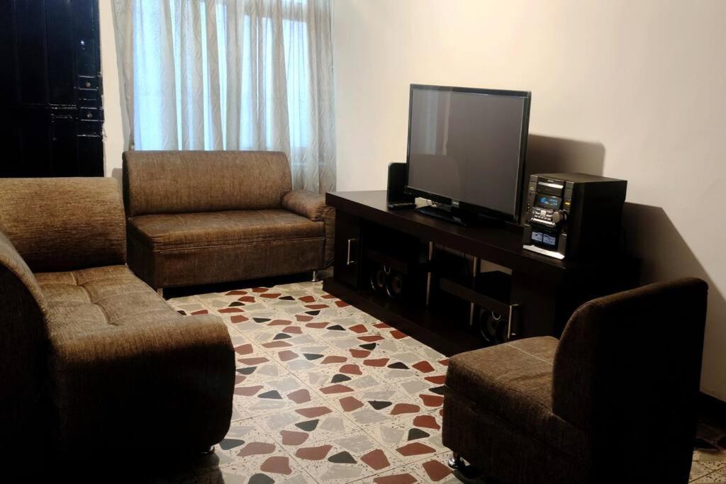 Comodo Alojamiento en el centro de Pereira - B&B Pereira