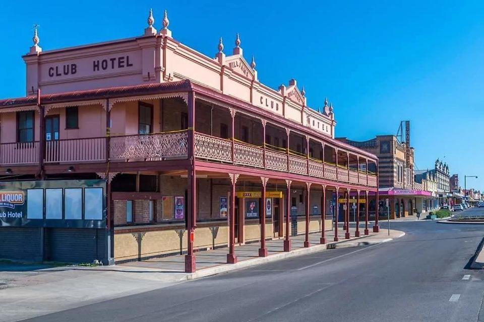 B&B Glen Innes - Club Hotel - Bed and Breakfast Glen Innes