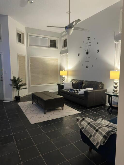 Luxury Spacious 5-Bedroom Home - Ferienwohnung London