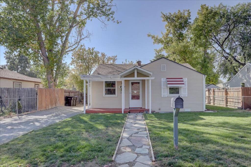 Comfy bungalow and fast Wi-Fi! - B&B