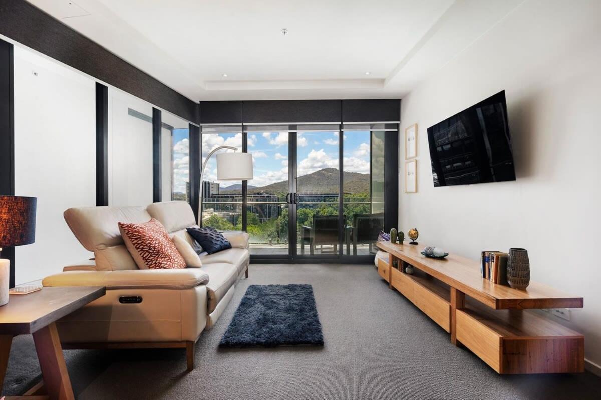 B&B Canberra - Sky High Views in the Heart of Canberra - Bed and Breakfast Canberra