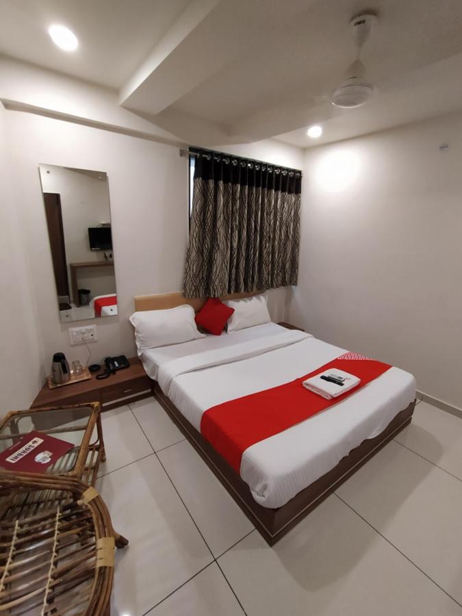 B&B Rajkot - Surbhi Hotel And Restaurant - Bed and Breakfast Rajkot