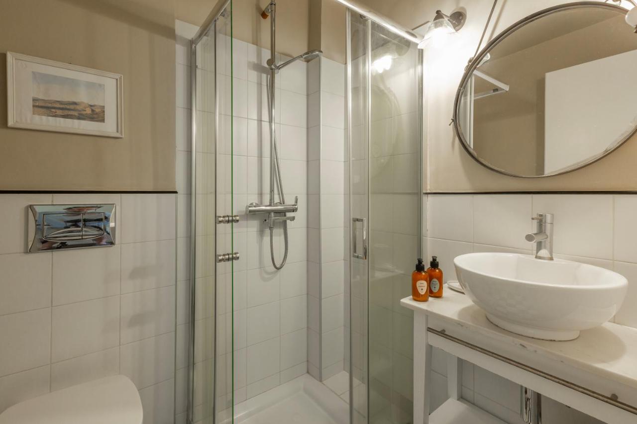 Double Room (plus 1 extra bed)