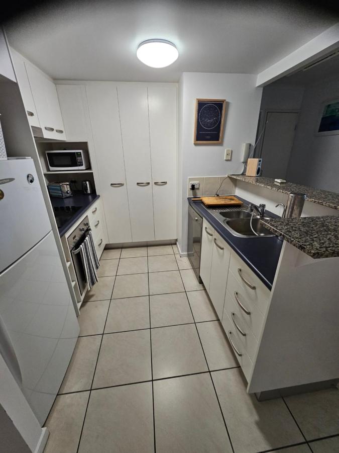 B&B Caloundra - 1 bedroom, self contained apartment in resort complex - Bed and Breakfast Caloundra