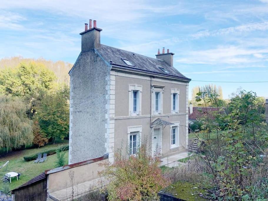 Country House - Garden - Private access to the Loir - B&B